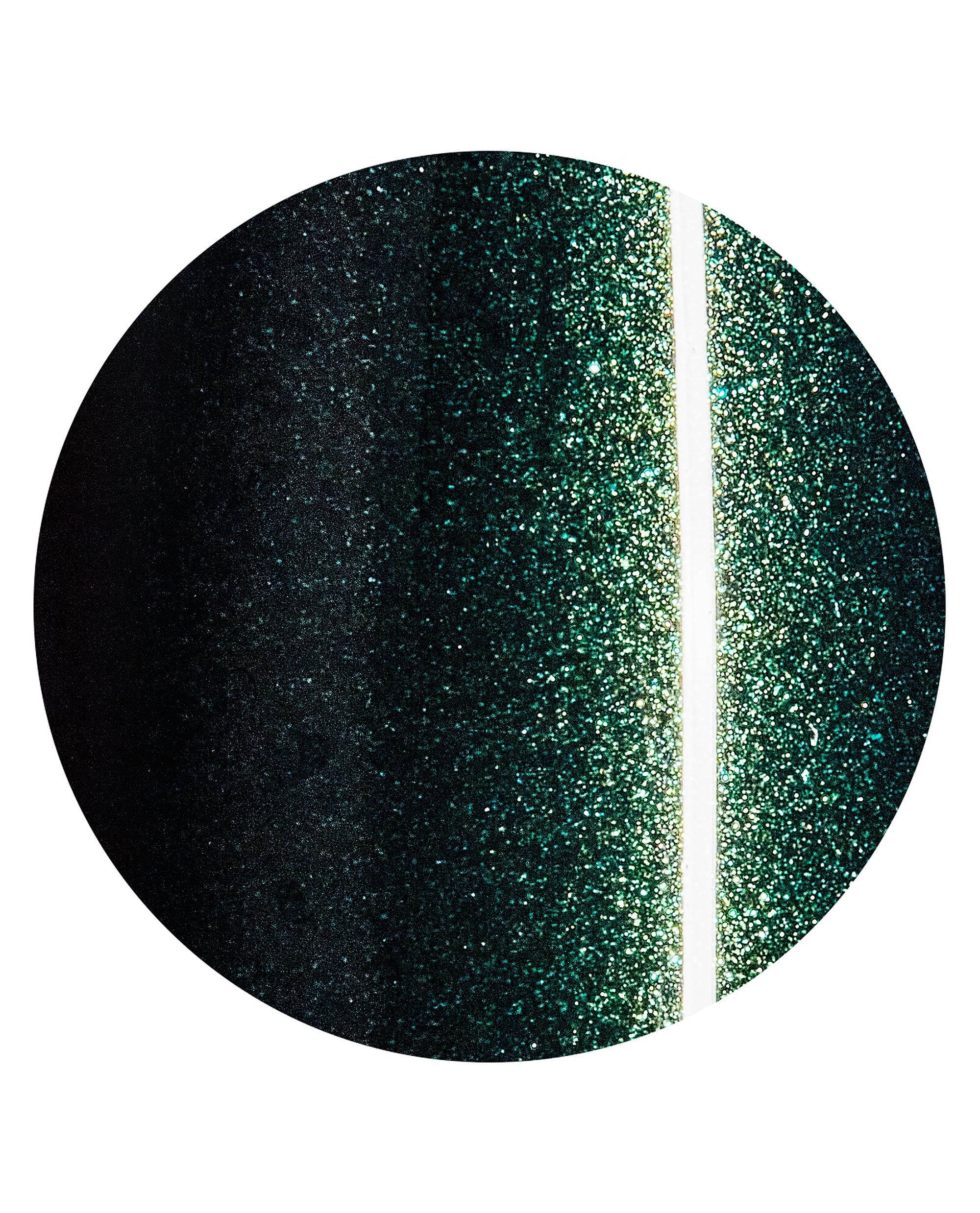 Model for Daze Press-on Nails Swatch
