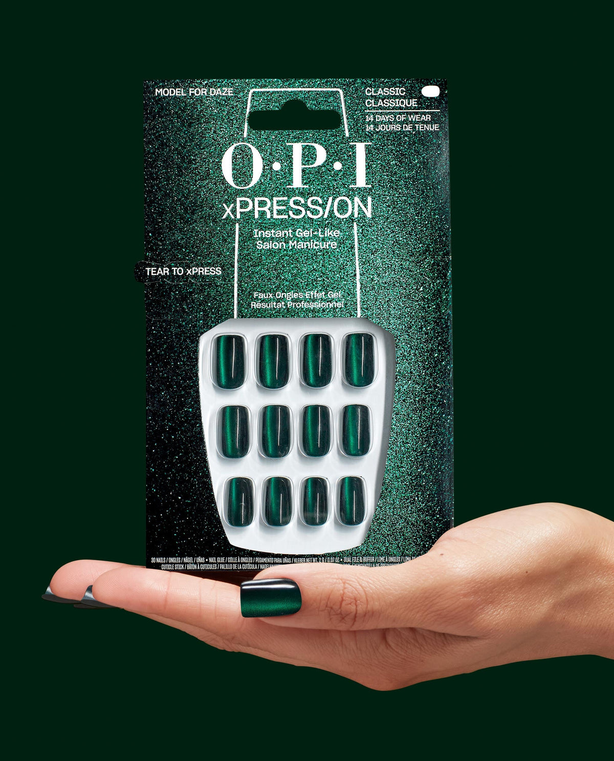 Model for Daze Press-on Nails Hand and Pack