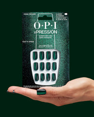 Model for Daze Press-on Nails Hand and Pack